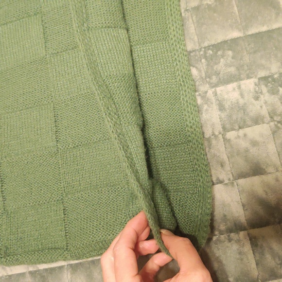 Dolman Sleeve Green Checker Pattern Sweater, Cozy & Warm! - Picture 5 of 10